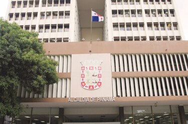 Consultorías: Fábrega señala a Blandón, y este a Navarro