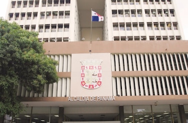 Consultorías: Fábrega señala a Blandón, y este a Navarro