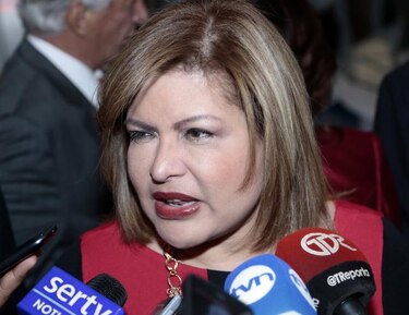 Acusan de peculado a exministra Alma Cortés