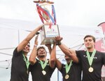 Akua y Chava dominan la primera carrera de cayucos