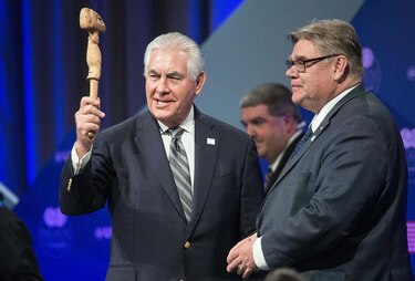 Estados Unidos priorizará sus intereses en materia climática, dice Tillerson