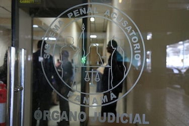 Juez imputa cargos a 12 personas que participaron en una red de corrupción en el MEF y el Minsa