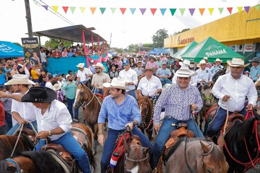 Todas las fotos de los candidatos presidenciales en Bugaba