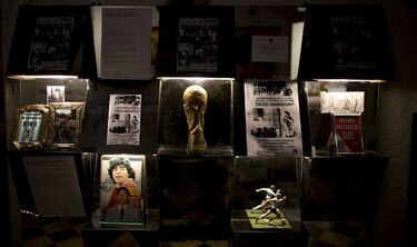 Inauguran museo en casa de adolescencia de Maradona