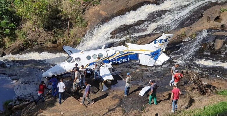 Popular cantante brasileña Marília Mendonça muere en accidente aéreo