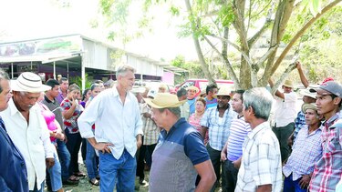 Viceministros plantaron a colonos que temen desalojo