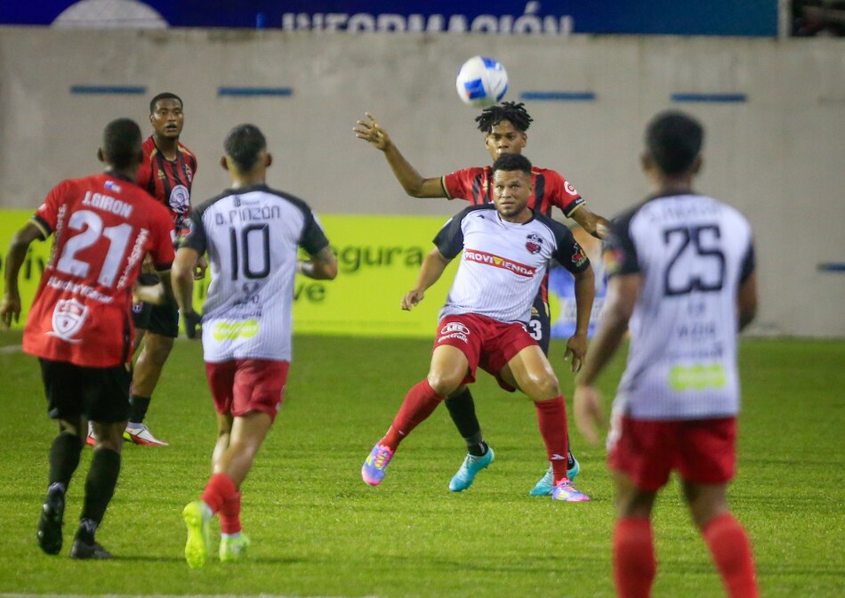 San Francisco y Universitario abren las semifinales este sábado en La Chorrera