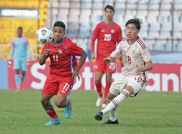 Panamá salta a la cancha contra Cuba