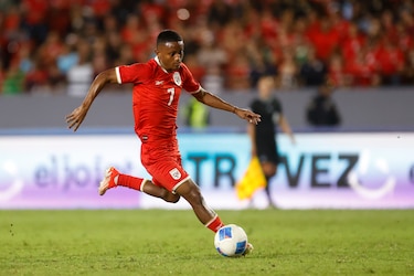 Debutantes bajo la atenta mirada de Thomas Christiansen