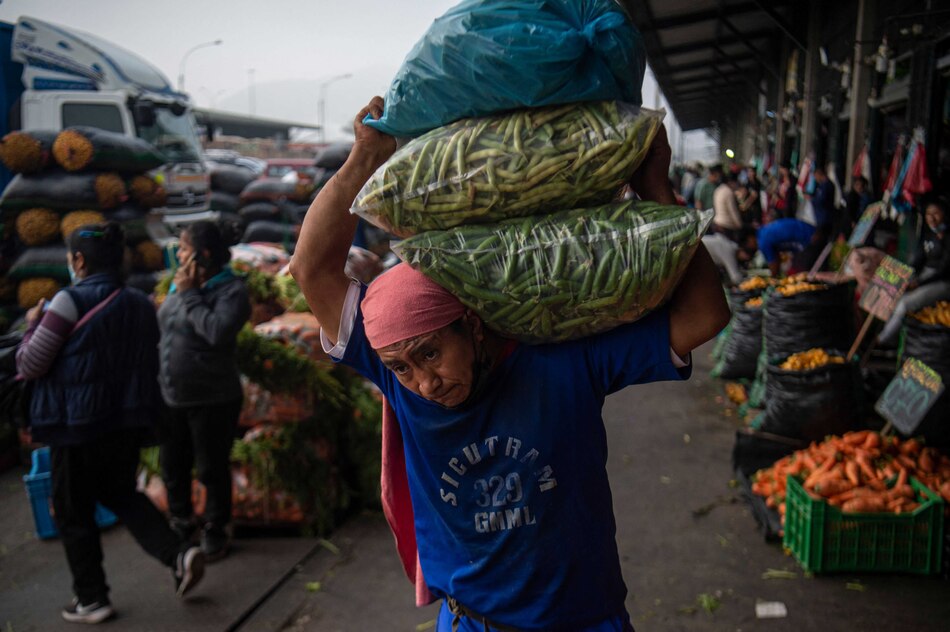 Comer arroz con huevo es un lujo, denuncian peruanos golpeados por la inflación