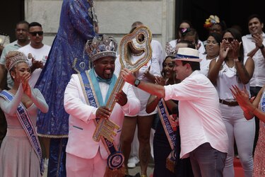 La fiesta se prende en Río de Janeiro tras la bendición del Rey Momo