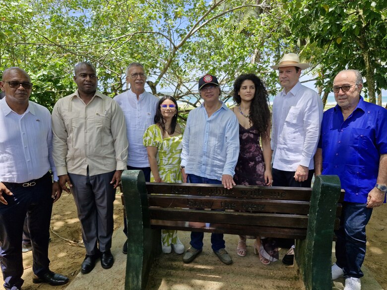 Gustavo Petro en Bocas del Toro: memoria histórica, un monumento y un barco estadounidense en la mira