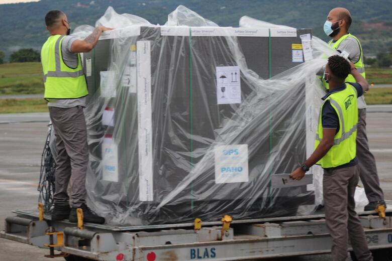 Estas son las razones por las que AstraZeneca deja de comercializar la vacuna de la covid-19