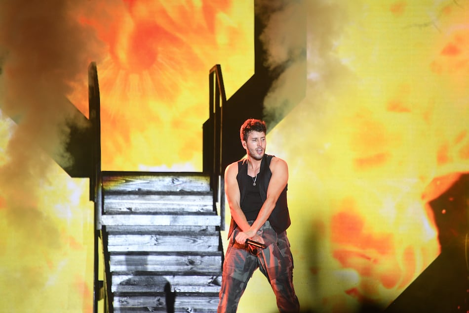 Sebastián Yatra enamora al público en Panamá con su Dharma Tour