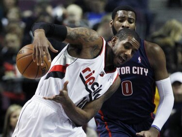 Blazers sufren para doblegar a los Pistons; llegan a 21 victorias