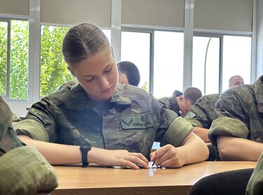 Las primeras fotos de la heredera del trono en España vestida de militar