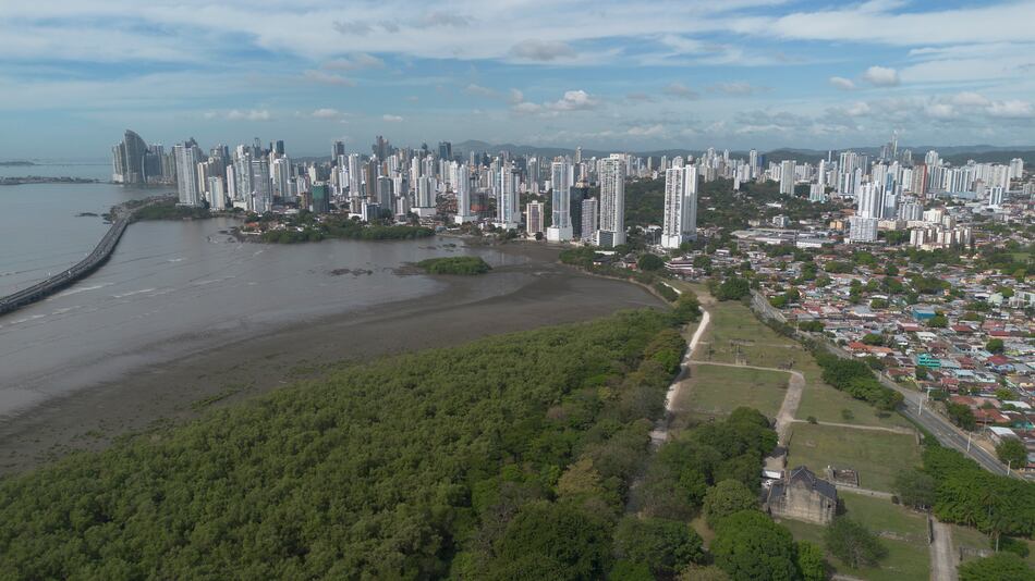Fitch advierte que Panamá mantendrá la pérdida del grado de inversión y la reforma de la CSS no es suficiente