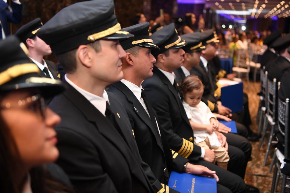De primer oficial a capitán, crece la carrera de piloto aviador en Panamá