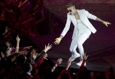 Bieber termina semana fatal en Londres
