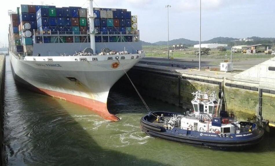 Portacontenedores rompe récord en el Canal de Panamá