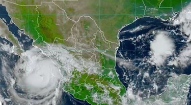 Huracán Olaf se acerca a la Península de Baja California en México