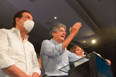 Guillermo Lasso vence al correísmo y asume el desafío de cambiar Ecuador como presidente