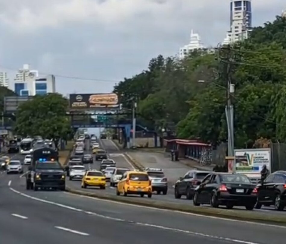 Estudiantes protestan frente a la Universidad de Panamá; suspenden clases y labores administrativas
