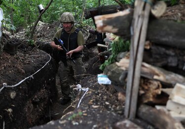 Ucranianos frenan ataques rusos en el este; la OTAN teme que la guerra dure ‘años’