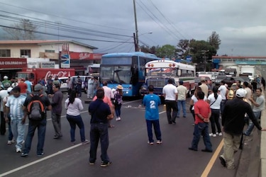Docentes bloquearon la Interamericana
