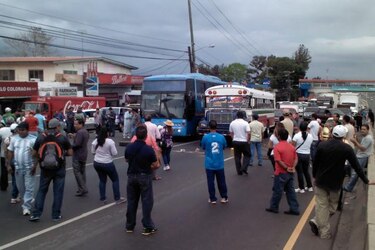 Docentes bloquearon la Interamericana