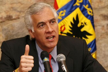 Condenan a ex alcalde bogotano por corrupción administrativa