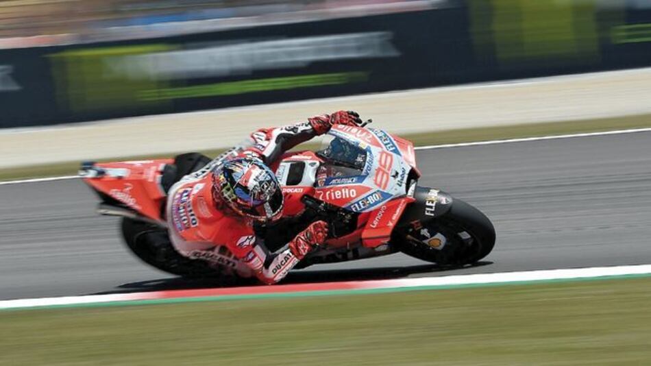 Lorenzo prolonga su buen momento y partirá primero