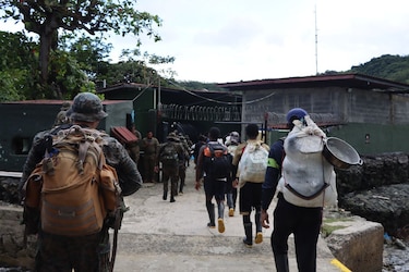 Imputan cargos a 18 colombianos aprehendidos en Guna Yala por minería ilegal; les decomisaron 4 envases con oro