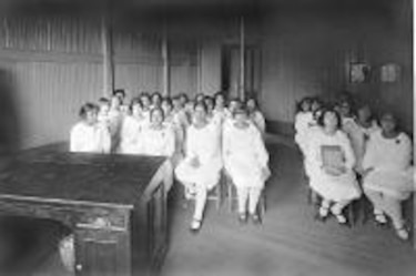 Raíces Más de la Escuela Profesional