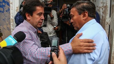 Morales destituye a ministro de Defensa y ofrece disculpas a Chile