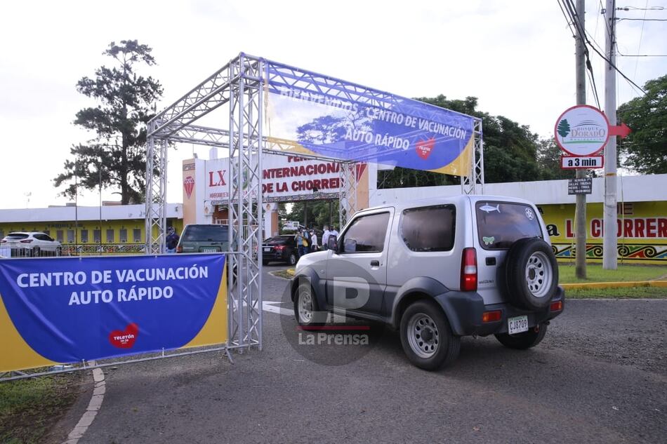 Empiezan a funcionar los autorápidos de vacunación en Colón y Panamá Oeste