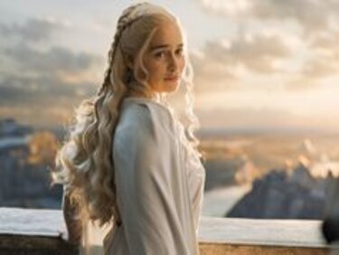 Emilia Clarke, la mujer viva más sexy para revista 'Esquire'