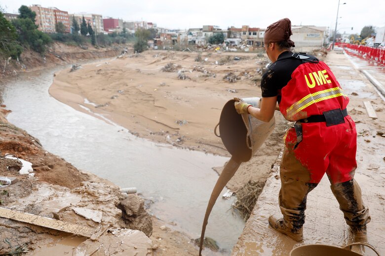 El jefe de la UME apunta a la responsabilidad de la Generalitat: ‘No podíamos entrar sin su autorización’