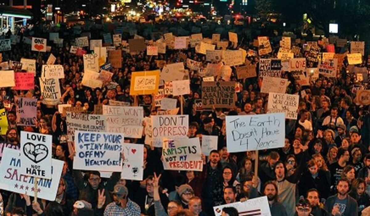 Continúan protestas contra Trump en todo Estados Unidos