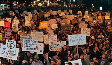 Continúan protestas contra Trump en todo Estados Unidos