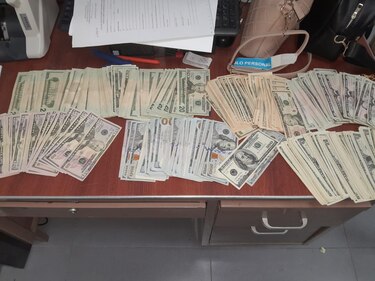 Una persona llegó al país procedente de Cuba con más de $11 mil sin declarar