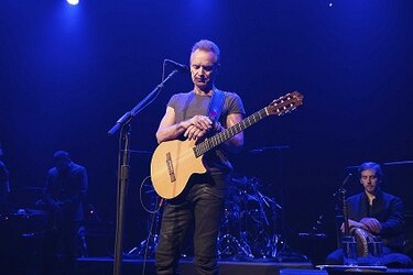 Un año después de los atentados, el Bataclan renació con la voz de Sting