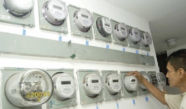 Clientes de eléctricas reclaman por alto consumo