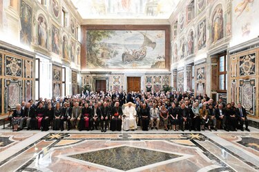 El papa a nobeles de la paz: La guerra y la seguridad basada en el miedo son “un engaño”