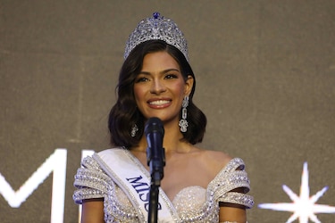 Dueña de Miss Universo informa que la familia de Sheynnis Palacios salió de Nicaragua