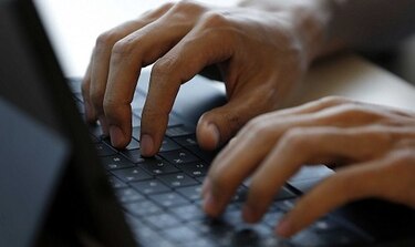 Ciberataque global podría crecer este lunes cuando trabajadores enciendan sus computadoras