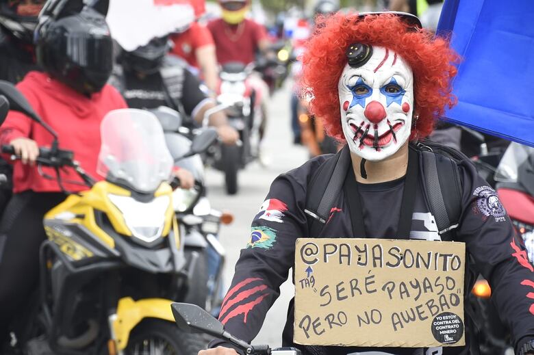 Motorizados se suman a las protestas en las calles por el nuevo contrato minero