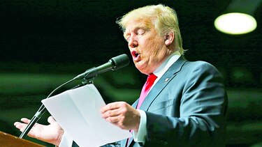 Donald Trump pasa a la defensiva sobre impuestos y su relación con las mujeres