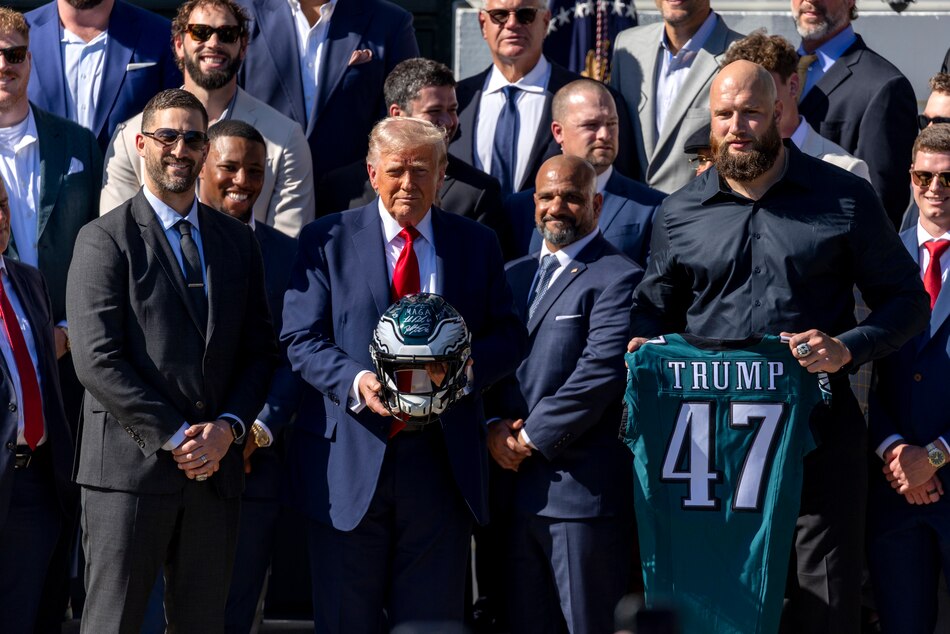 Trump recibe en la Casa Blanca a los Eagles, campeones del Super Bowl