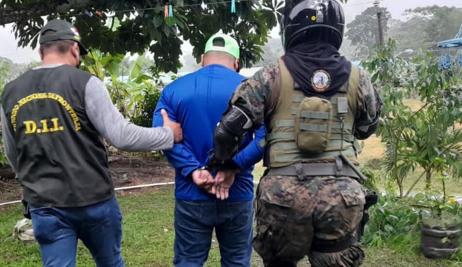 Imputan cargos por tráfico ilícito de migrantes a 23 personas y ordenan prisión para 12 de ellas